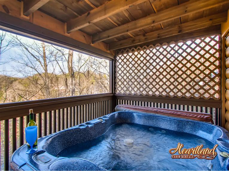 Pet Friendly Cabin - hot tub